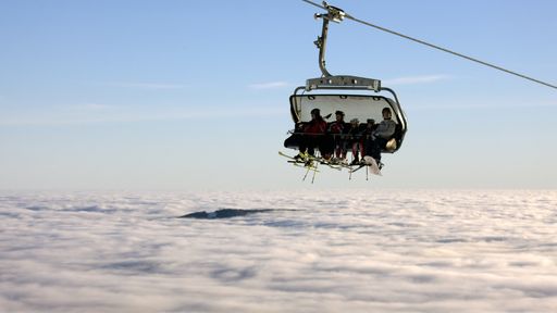 Mit der Feldbergbahn über den Wolken schweben.