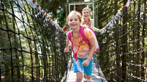 Abenteuerspielplatz mit Swimmingpool und Fußballplatz, Lagerfeuer, Fackelwanderung und viele weitere Überaschungen!