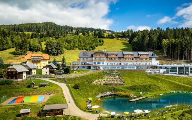 Familotel Kärnten Familien Resort Petschnighof: Summer, sun, lake on the mountain