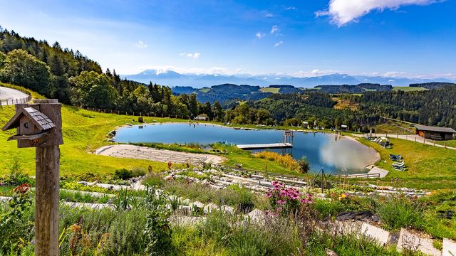 Sommer, Sonne, See am Berg