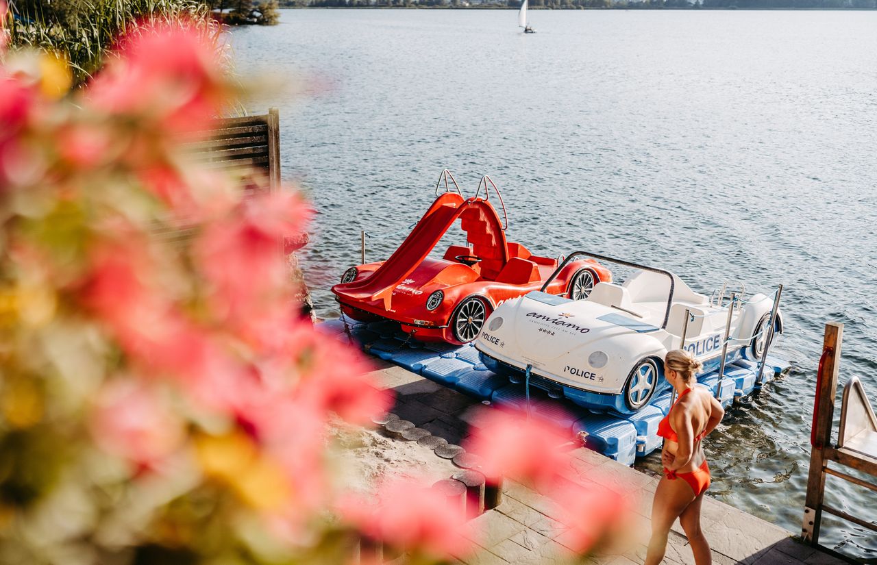 Tretboote am Badestrand