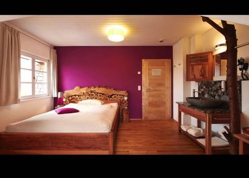 Biohotel Lindengut: Imagevideo Hotel - LindenGut, Dipperz, OT Kohlgrund, Hessen, Deutschland