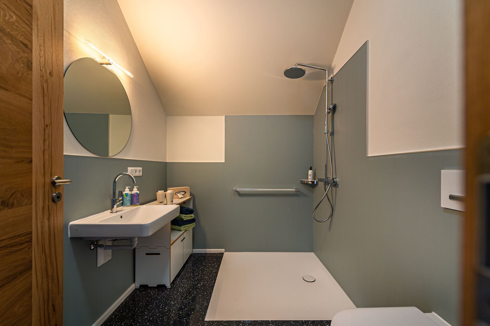 biohotel lindengut appartment hahn badezimmer