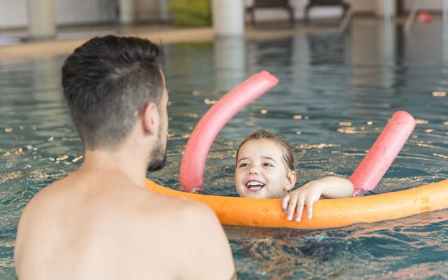 Familotel Tirol Almfamilyhotel Scherer: Stars im Wasser