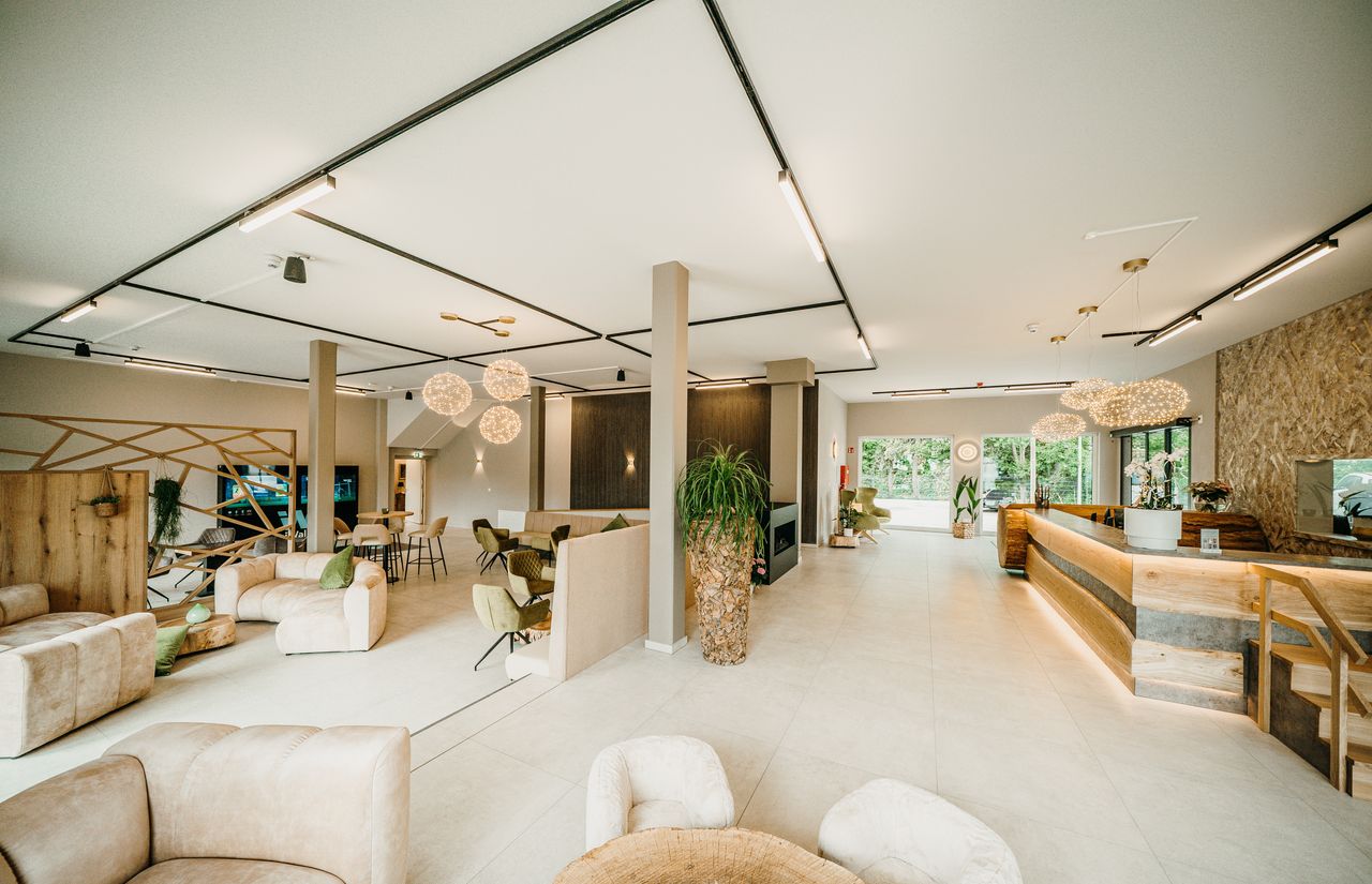 Familienhotel_Friedrichshof_Eingang_Rezeption_12.jpg