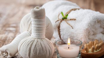 Kräuterstempel-Massage