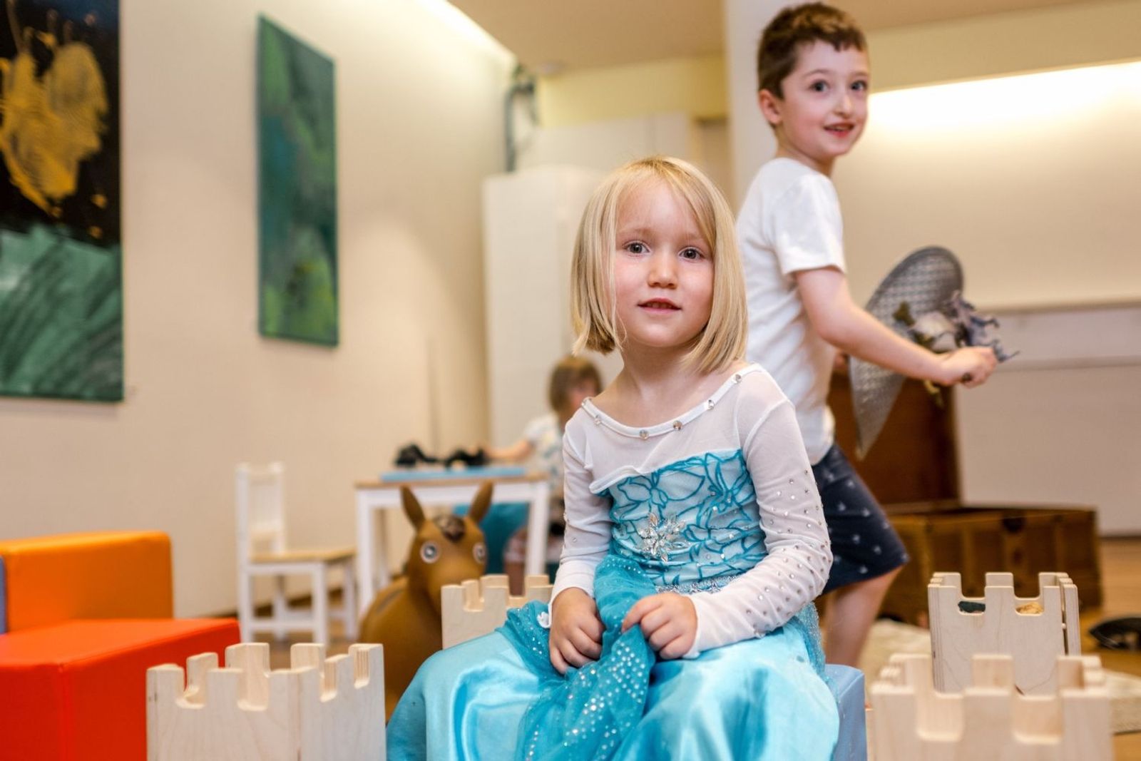 Kinder im Spieleraum vom Schloss an der Eisenstrasse