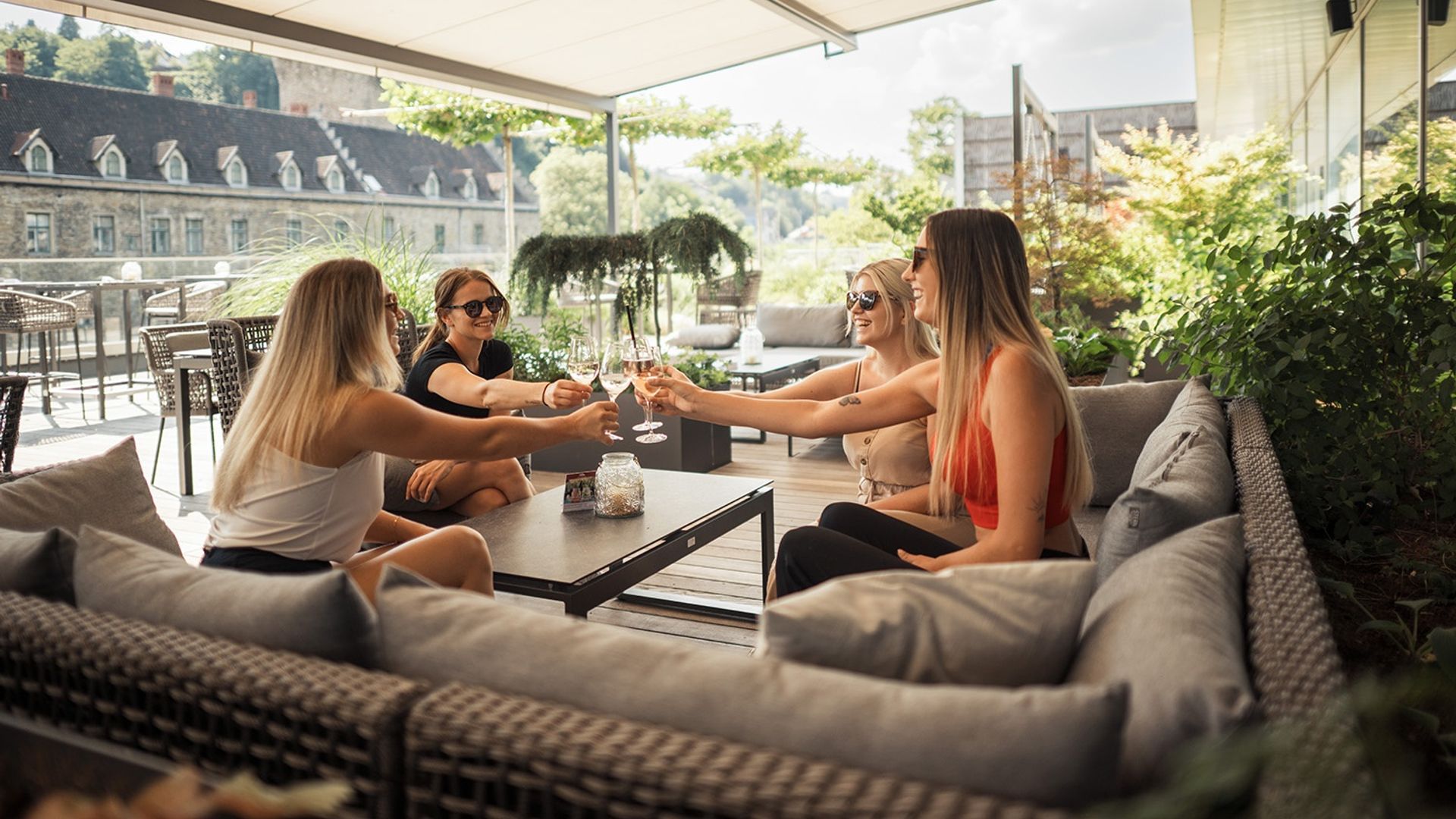Sundowner Bar
