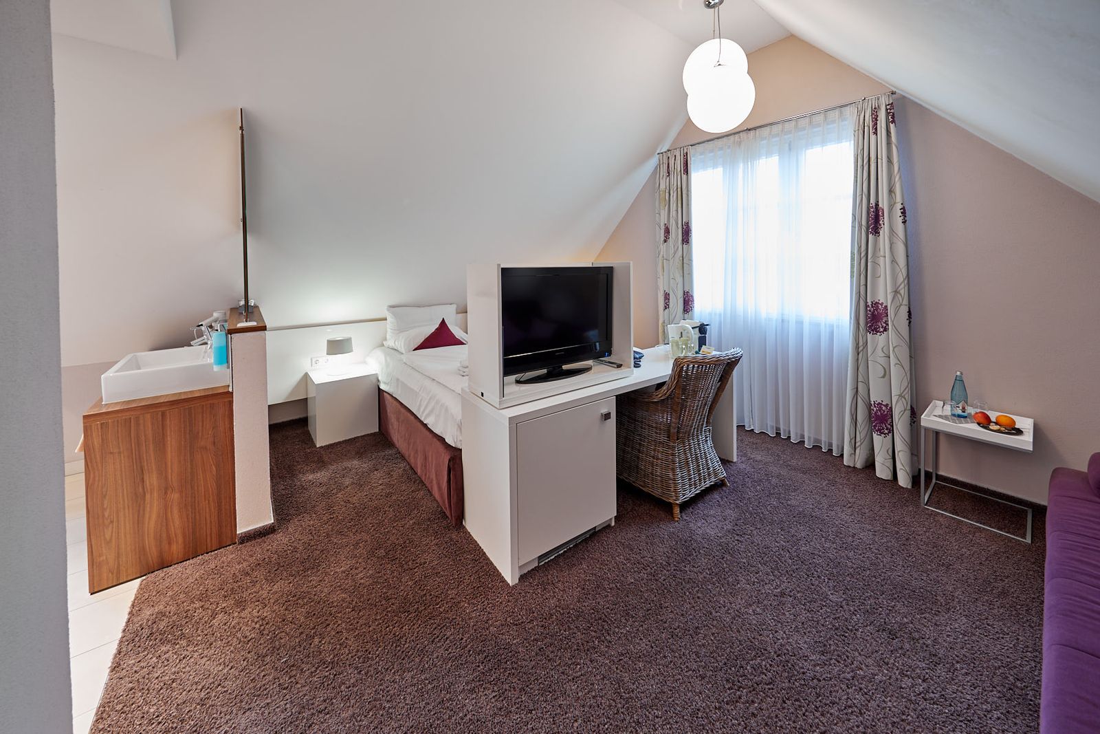 Deluxe Double room with A/C image 5 - Die Reichsstadt