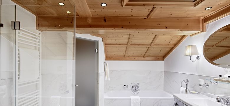 Relais & Châteaux Hotel Tennerhof: Deluxe Junior Suite image #4