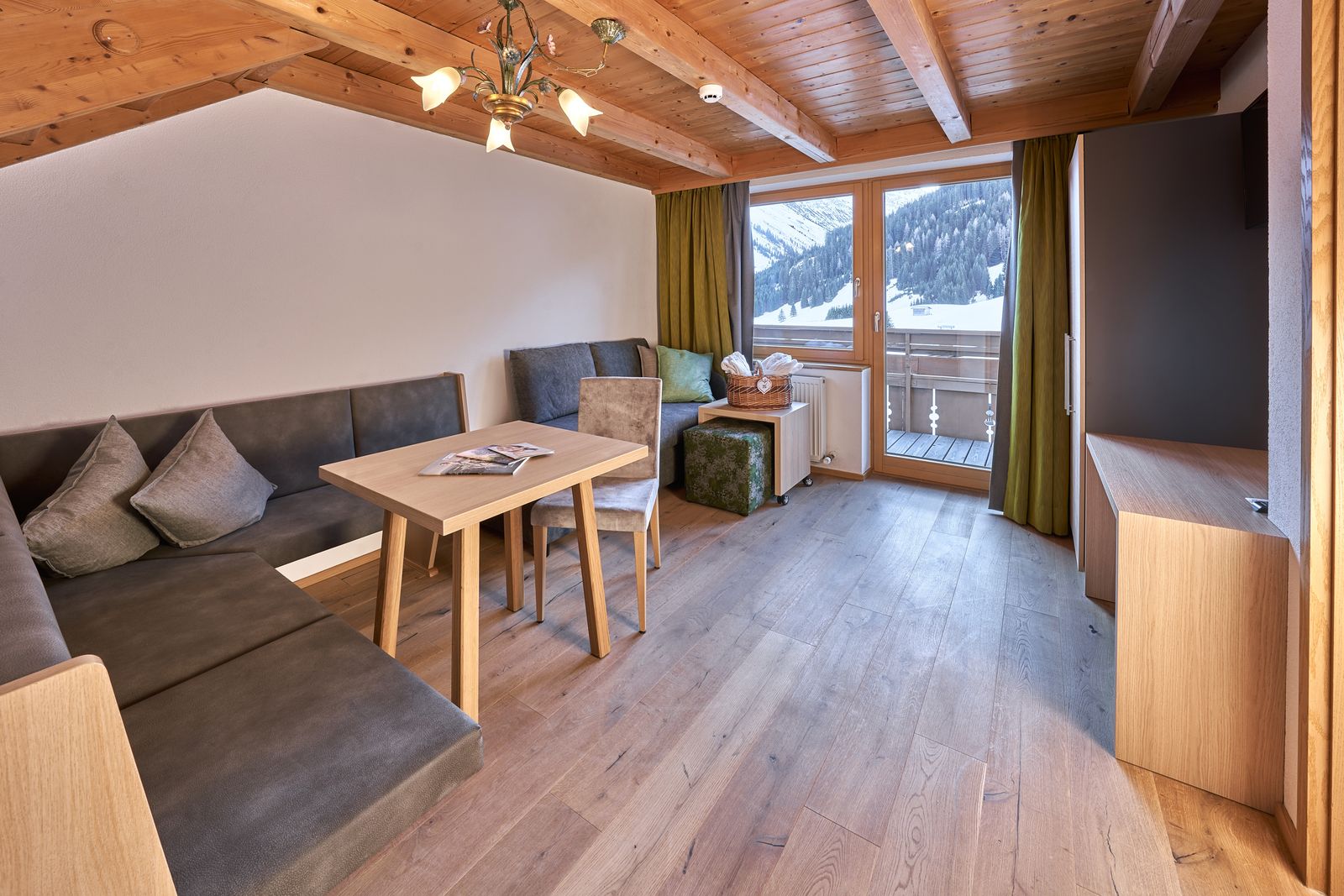 Large Alpine-Suite |75 m² - 3-Room image 2 - Familotel Tiroler Zugspitzarena Kaiserhof