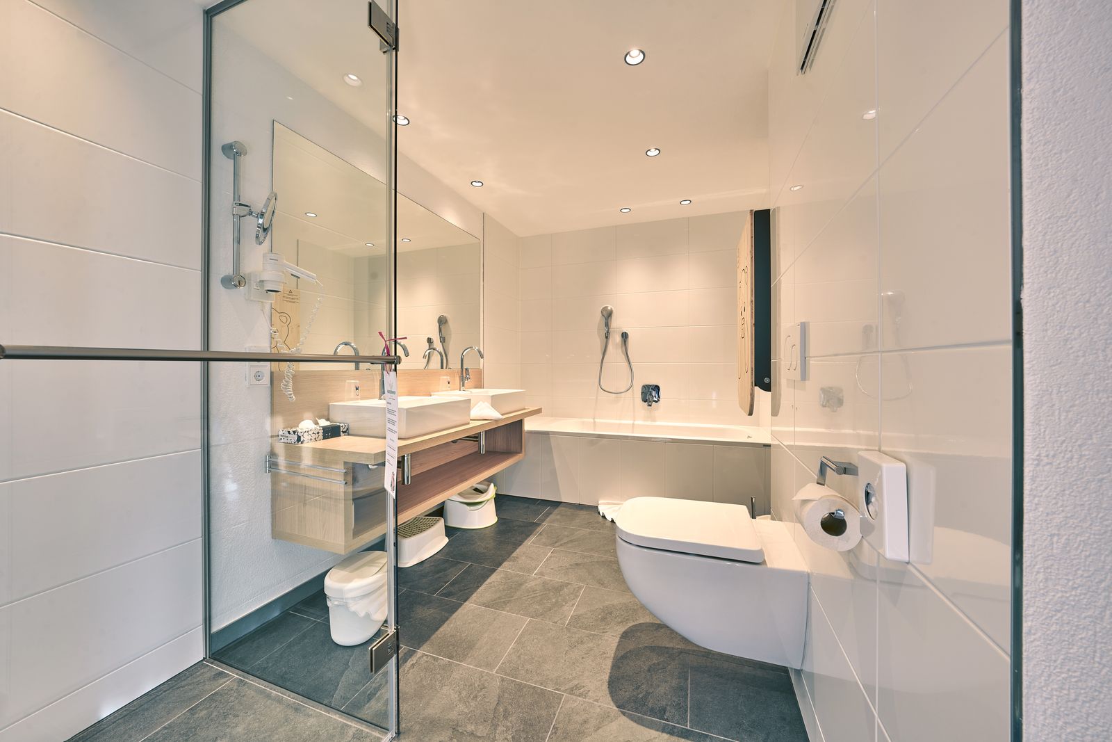 Large Alpine-Suite |75 m² - 3-Room image 6 - Familotel Tiroler Zugspitzarena Kaiserhof