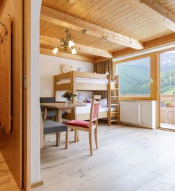 Large Alpine-Suite  |75 m² -  3-Room image 1 - Familotel Tiroler Zugspitzarena Kaiserhof