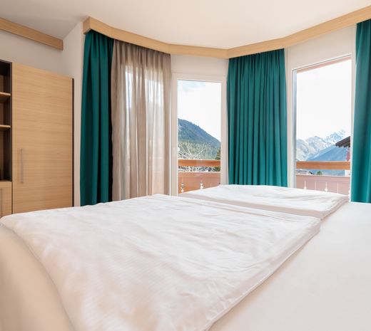 NEU Bärtrams Familienzimmer Plus image 2 - Familotel Tiroler Zugspitzarena Kaiserhof