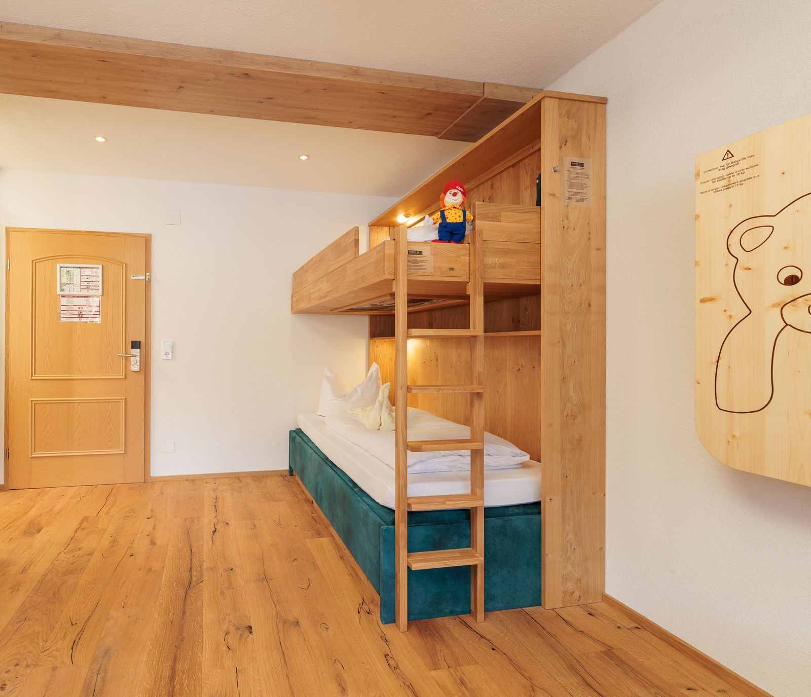 Small Alpine Suite image 2 - Familotel Tiroler Zugspitzarena Kaiserhof