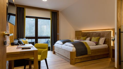 Natur-Panoramazimmer mit Wärmebank