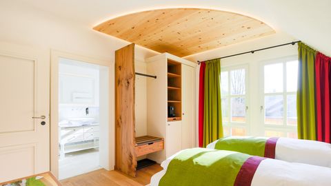 Landhauszimmer mit Balkon 