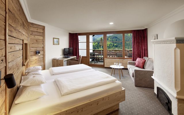 Linderhof - super cosy with aged wood and south facing balcony with mountain view. Renewed in 2022; Room: 102/103/201/202/203