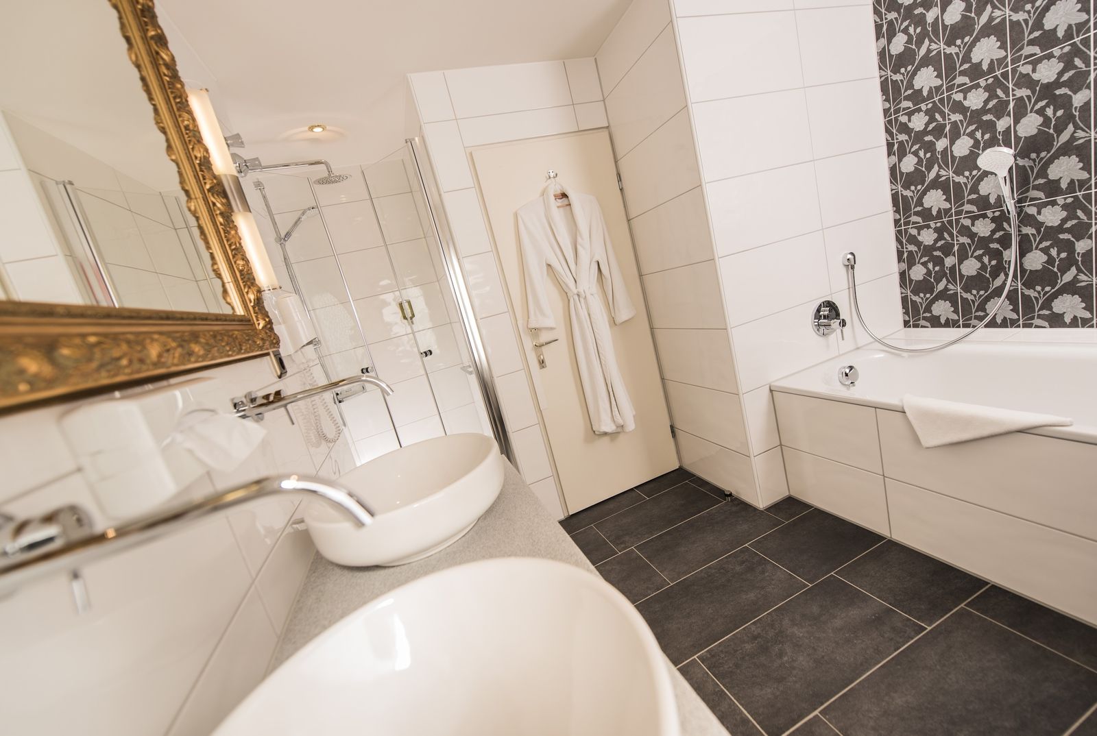 Junior Suite "Sissi" - Badezimmer mit Tageslicht