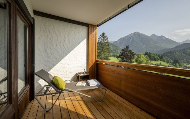 Blick vom Balkon. Diesen gibt es in den Zimmer 18/118/218/318, aber die Berge gibt es überall.