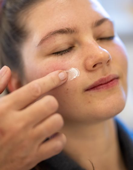 Hauttypspezifische Premium-Pflege SKINOVAGE 60 Min - Tanneck