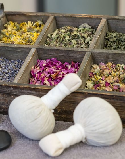 Kräuterstempel-Massage - Tanneck