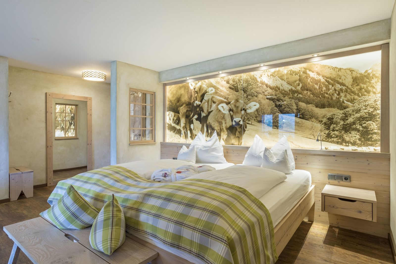 ZimmerdetailMilchwell® - SuitenTalseite mit Panoramablick image 2 - Allgäuhotel Tanneck