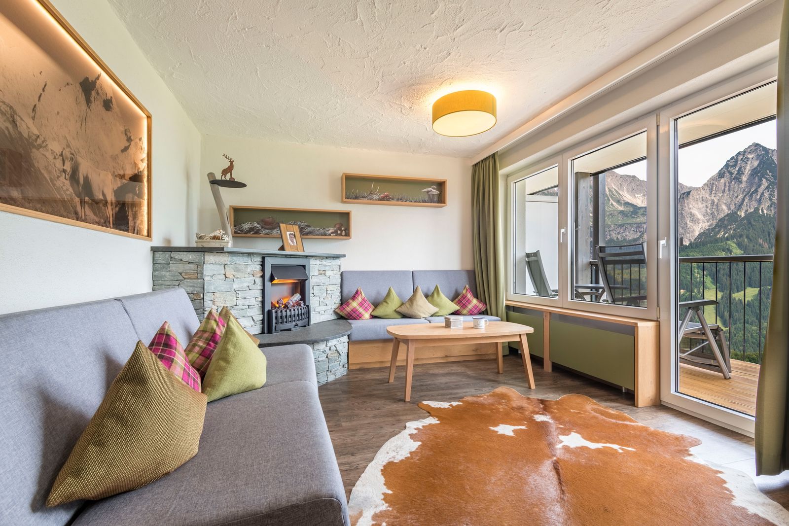 ZimmerdetailGipfelstürmer  - SuitenTalseite mit Panorama-Rundblick image 2 - Allgäuhotel Tanneck