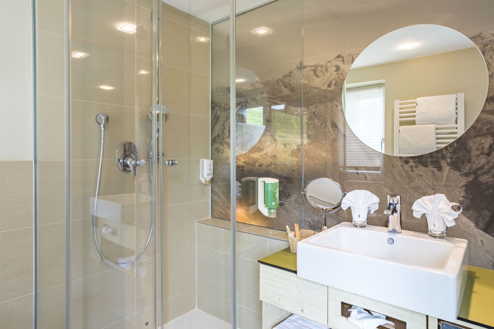 ZimmerdetailKlee - DoppelzimmerWaldseite image 2 - Allgäuhotel Tanneck