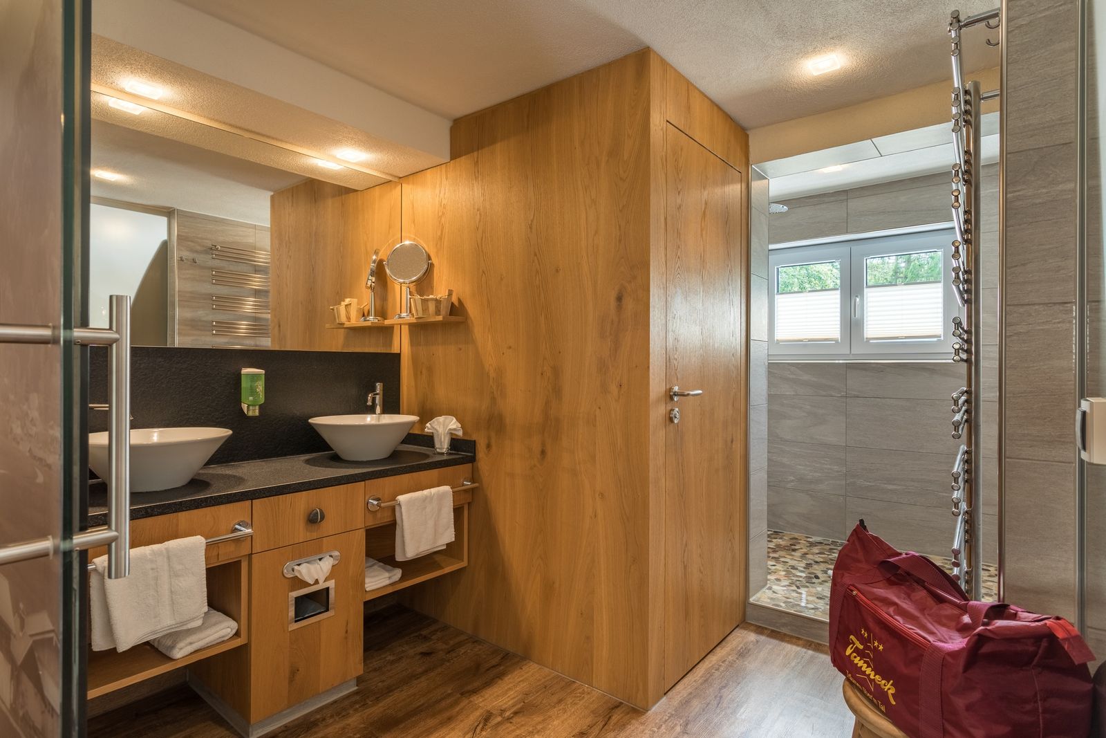 ZimmerdetailKluftinger - SuitenWaldseite image 2 - Allgäuhotel Tanneck