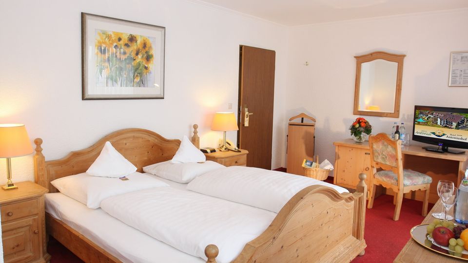 Double Room Economy