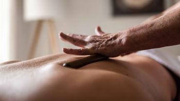 Hot Woodstick-Rückenmassage