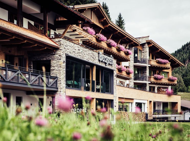 Biohotel Bergzeit: Hotel im Sommer - Natur- & Biohotel Bergzeit, Zöblen, Tirol, Österreich