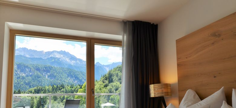 DAS GRASECK - mountain hideaway & health care: Panorama room sunny side with balcony image #1