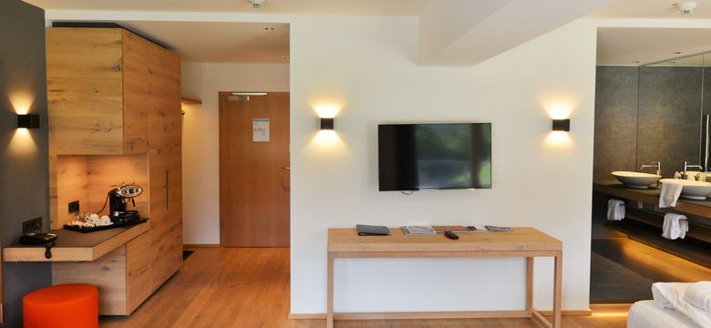 DAS GRASECK - mountain hideaway & health care: Panorama Junior Suite sunny side with balcony image #10