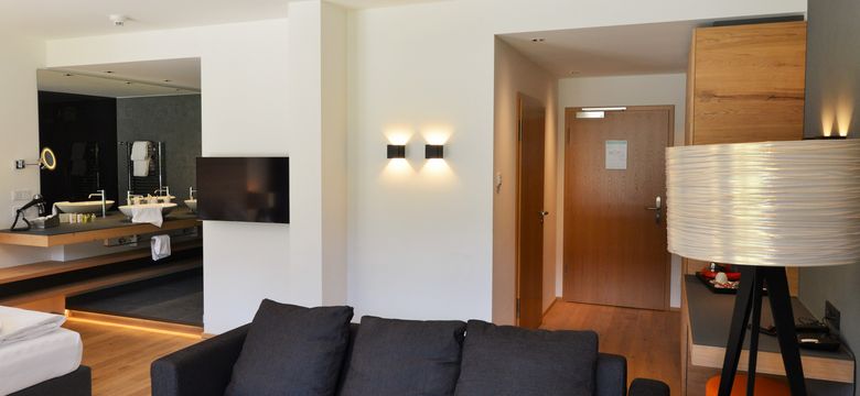 DAS GRASECK - mountain hideaway & health care: Panorama Junior Suite sunny side with terrace image #7