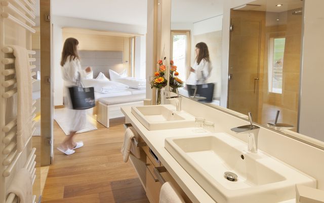 JuniorsuiteLifestyle thumbnail 1 - derWaldfrieden naturparkhotel