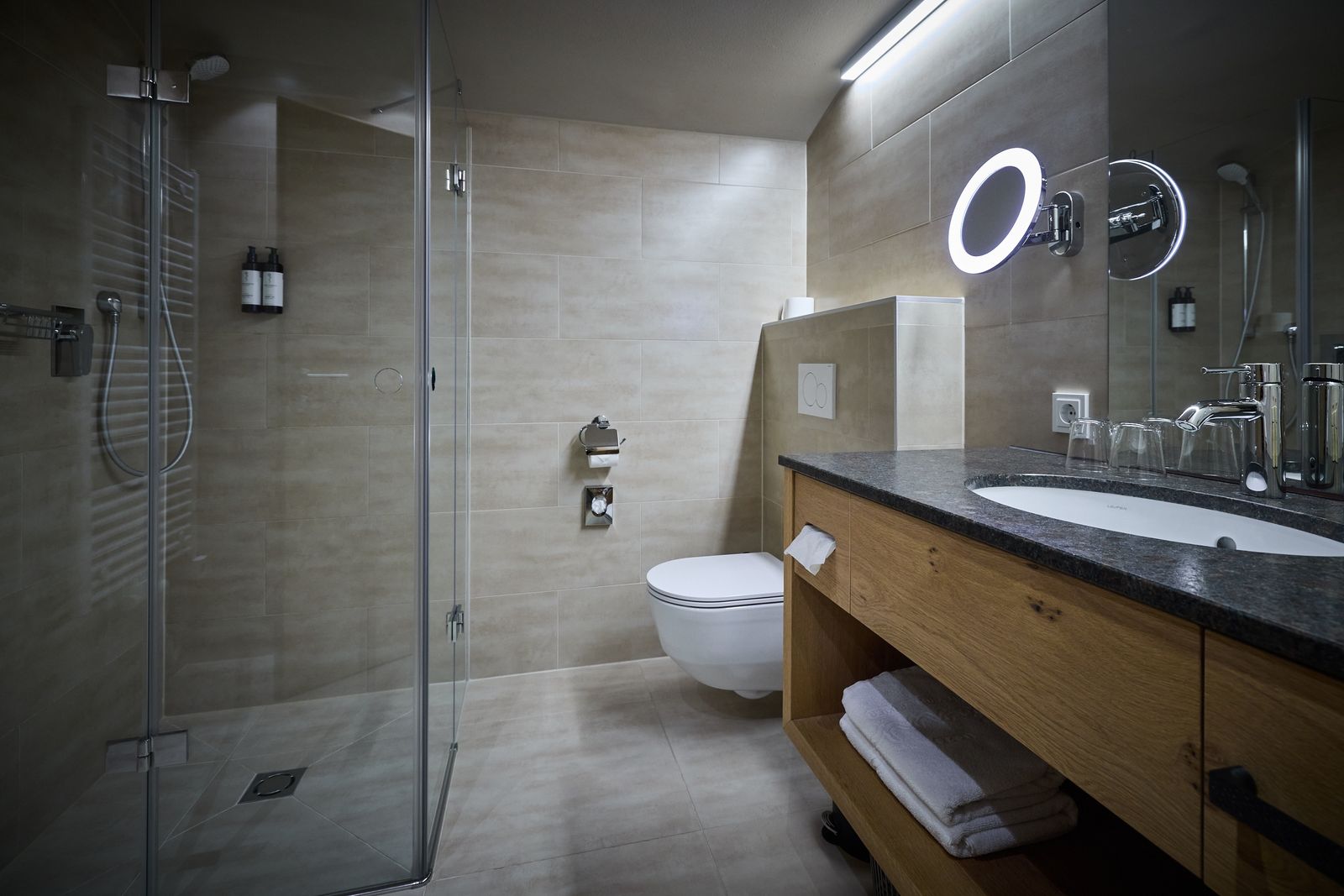 Badezimmer Dopplezimmer Schatzkammer Sonnhof by Vitus Winkler