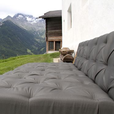 Sitzecke im Außenbereich, Schauinstal Appartement, Luttach, Südtirol, Trentino-Südtirol, Italien