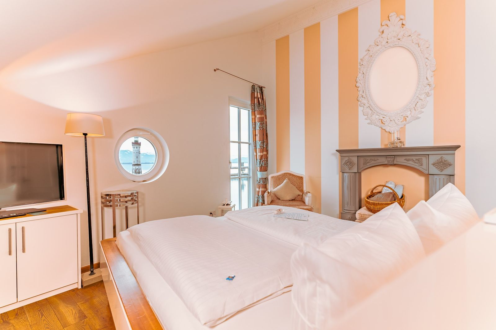 panorama_wellroom_loewe_leuchtturm_yachthotel_helvetia_lindau_bodensee--