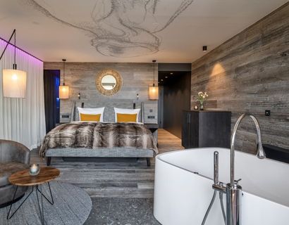 Hüttenhof - Wellnesshotel & Luxus-Bergchalets: Wohlfühlzimmer "Bauchkribbeln"