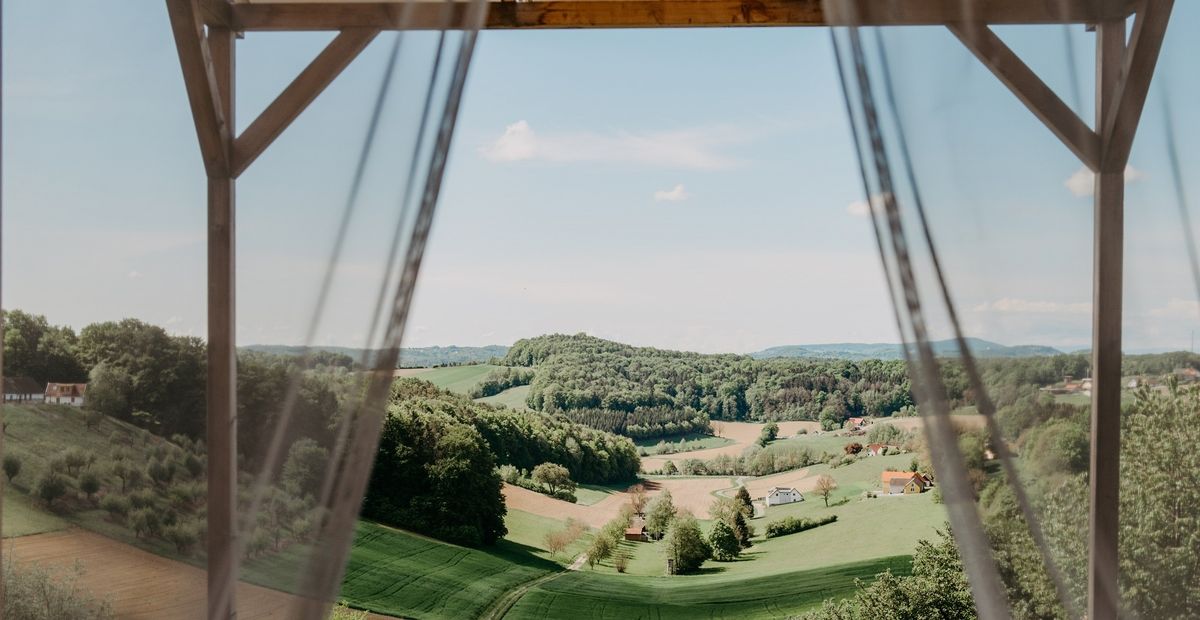 Outdoor Bett im WeinHAUS 03 im Romantik- und Kuschelhotel Weingarten-Resort 2/6