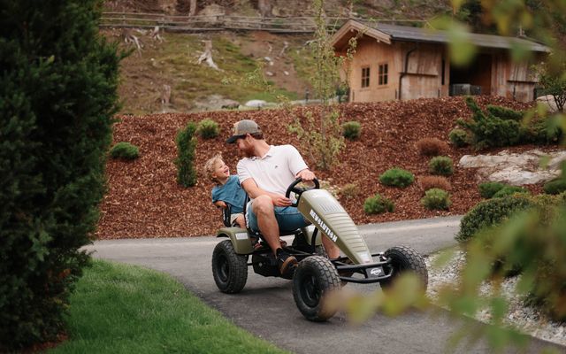 Familie_Spielplatz_Seilzug.jpg