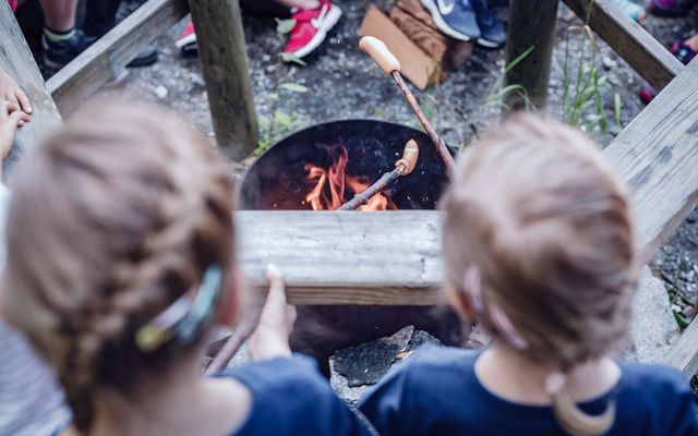 Grillen am Lagerfeuer