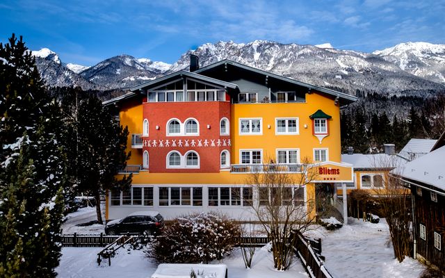 Familienhotel Bliem Fassade Winter