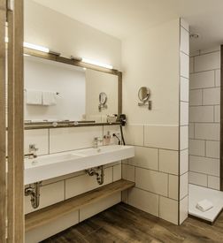 Chambre double Buche Type 4 I de 15 m² - 1 Chambre image 12 - Familotel Hochschwarzwald Hotel Engel