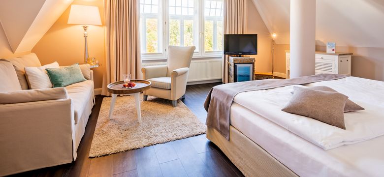 Romantischer Winkel - RoLigio® & Wellness Resort: "Schlösschen" double room with lake view image #1