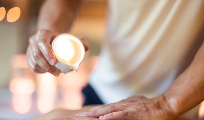 CANDLE MASSAGE