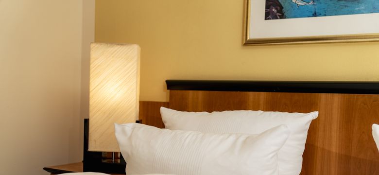 Sport- und Wellnesshotel Angerhof ****S: Doppelzimmer Klassik Hangseite image #4