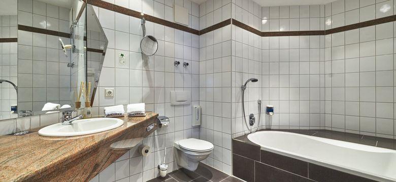 Sport- und Wellnesshotel Angerhof ****S: Familiensuite zur Südseite image #4